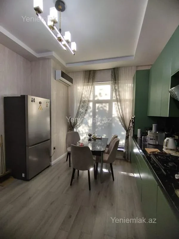 Satılır 4 otaqlı həyət evi 280 m²
