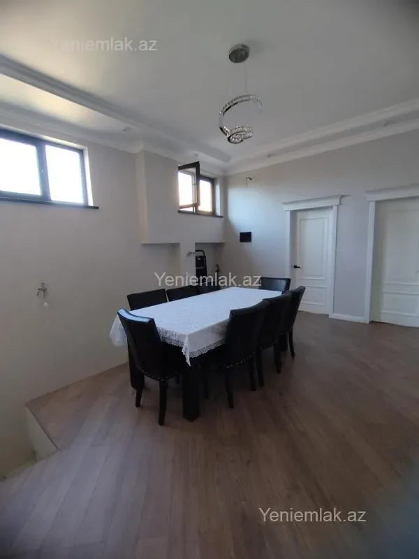 Satılır 4 otaqlı həyət evi 280 m²