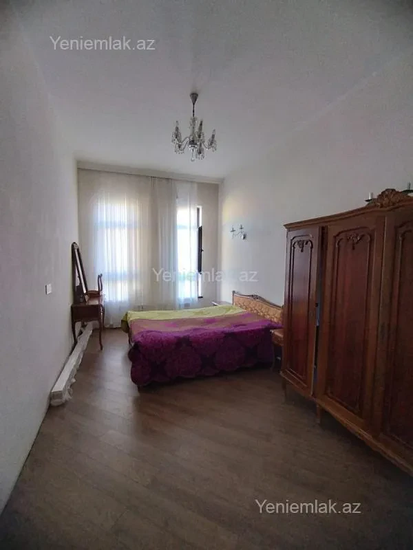 Satılır 4 otaqlı həyət evi 280 m²