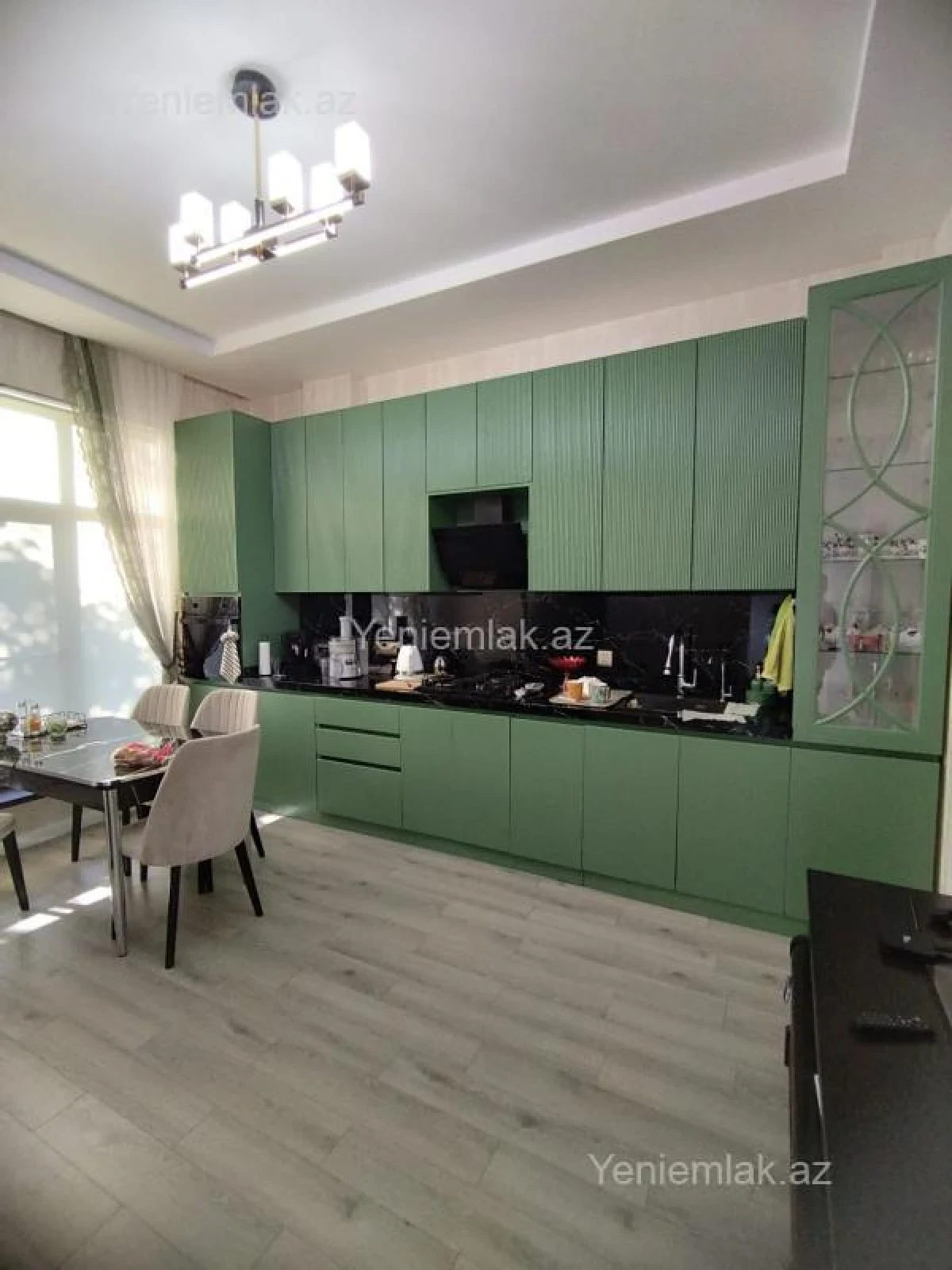 Satılır 4 otaqlı həyət evi 280 m²