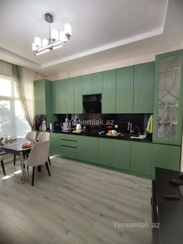 Satılır 4 otaqlı həyət evi 280 m²