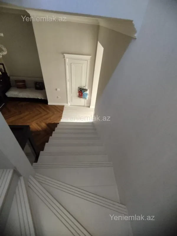 Satılır 4 otaqlı həyət evi 280 m²