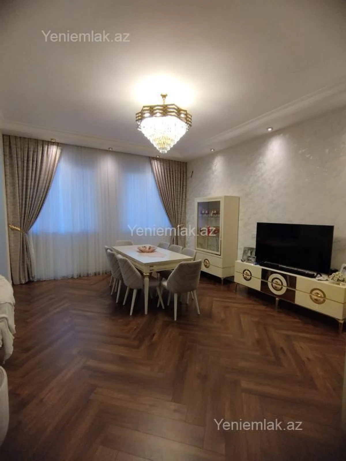 Satılır 4 otaqlı həyət evi 280 m²