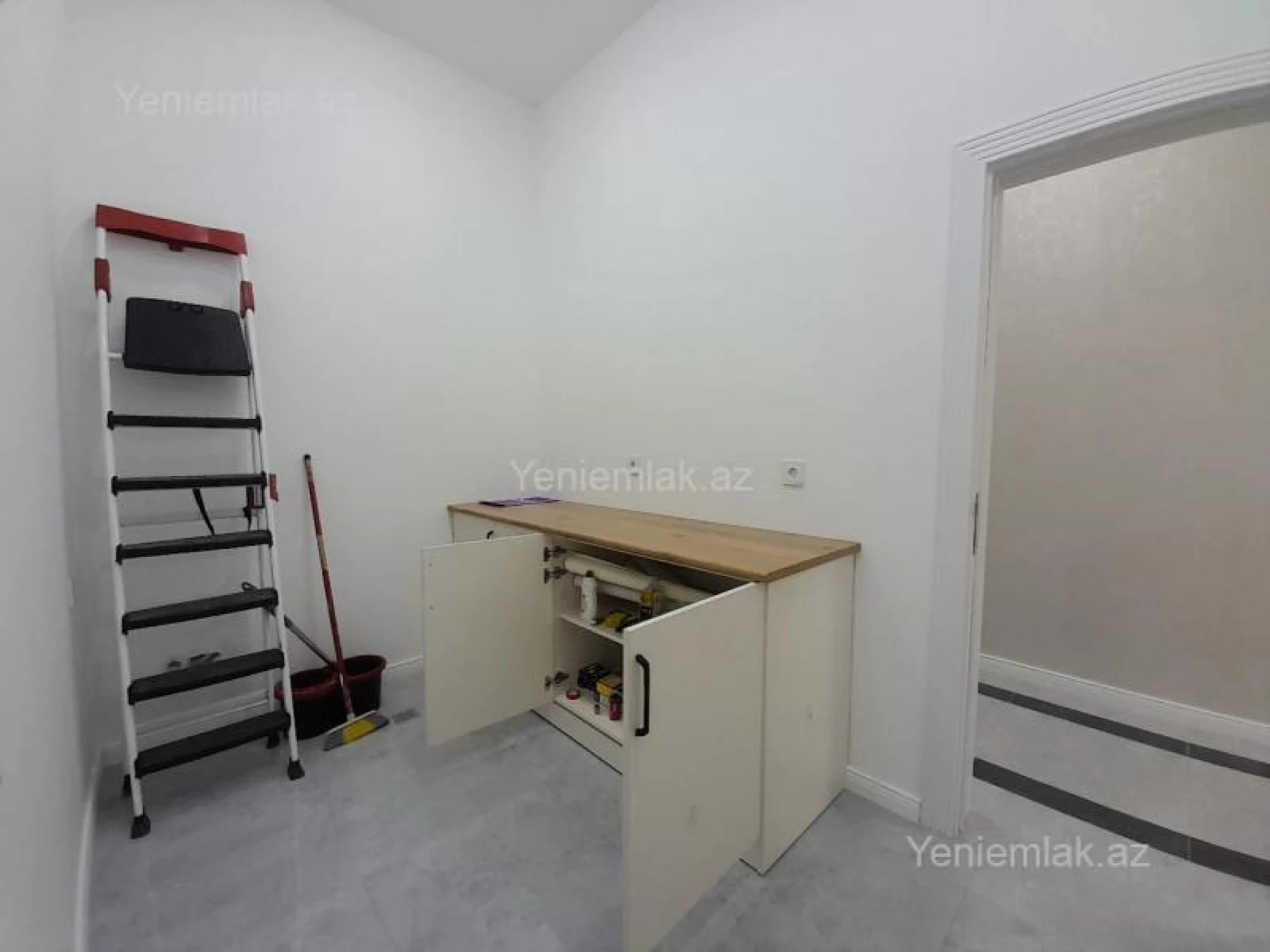 Satılır 5 otaqlı həyət evi 230 m²