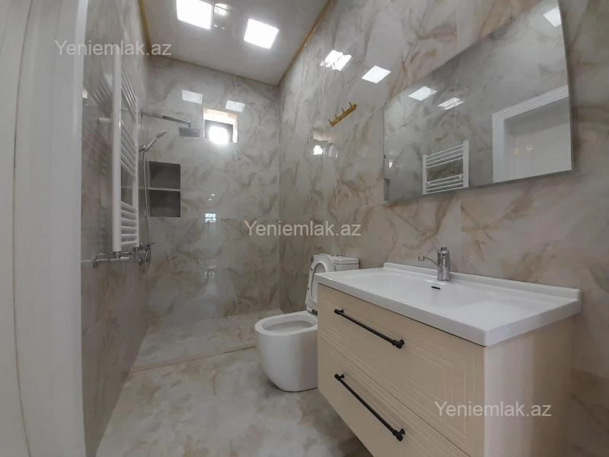 Satılır 5 otaqlı həyət evi 230 m²