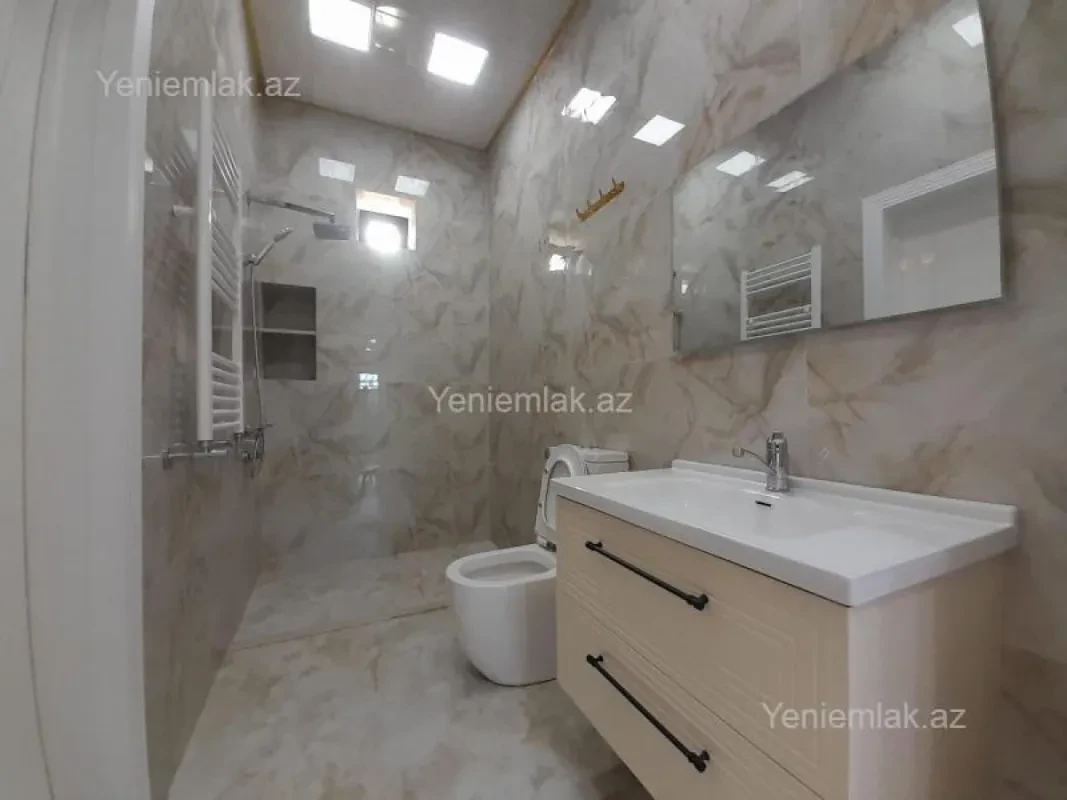 Satılır 5 otaqlı həyət evi 230 m²