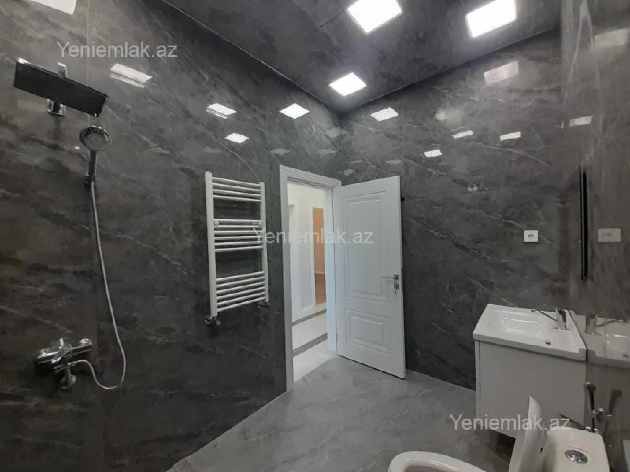 Satılır 5 otaqlı həyət evi 230 m²