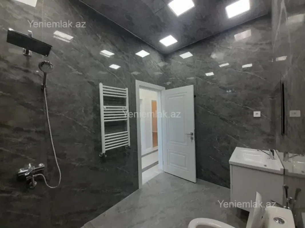 Satılır 5 otaqlı həyət evi 230 m²