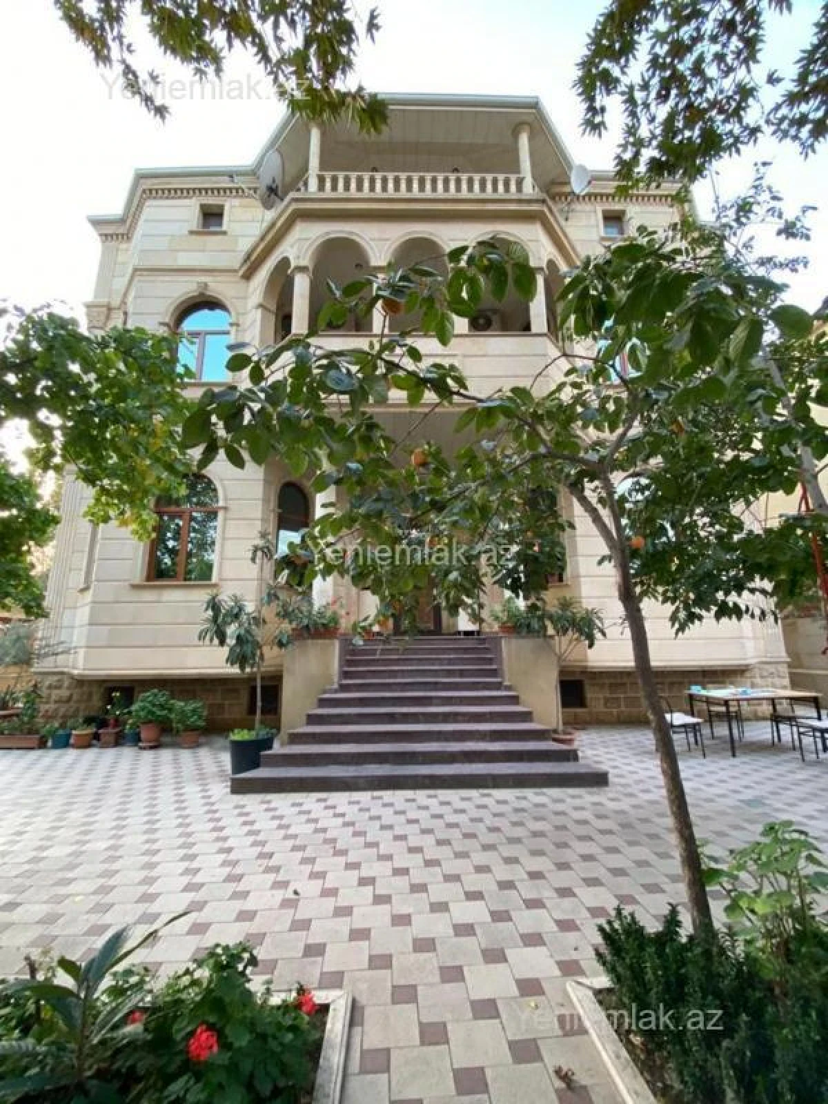 Satılır 6 otaqlı həyət evi 500 m²