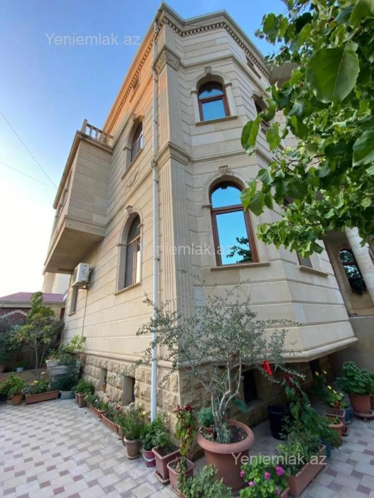 Satılır 6 otaqlı həyət evi 500 m²