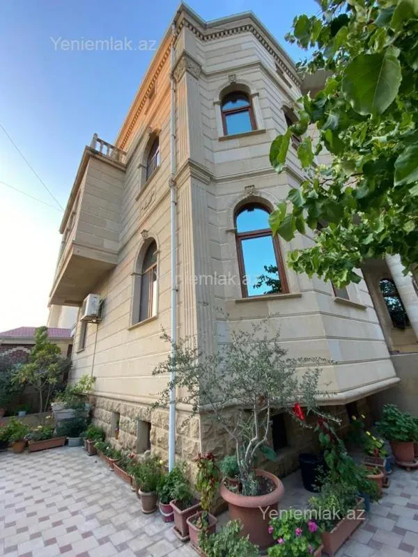 Satılır 6 otaqlı həyət evi 500 m²
