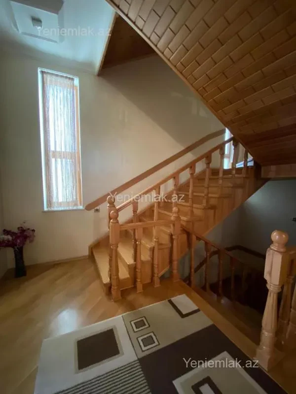 Satılır 6 otaqlı həyət evi 500 m²