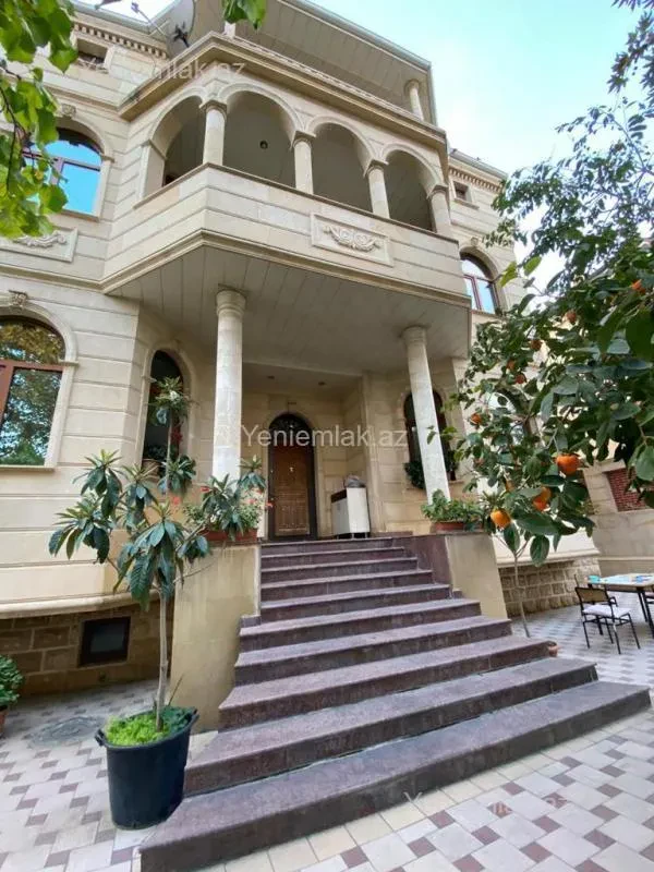 Satılır 6 otaqlı həyət evi 500 m²