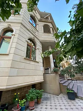 Satılır 6 otaqlı həyət evi 500 m²