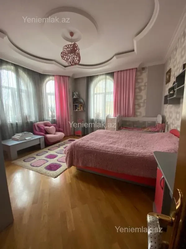 Satılır 6 otaqlı həyət evi 500 m²