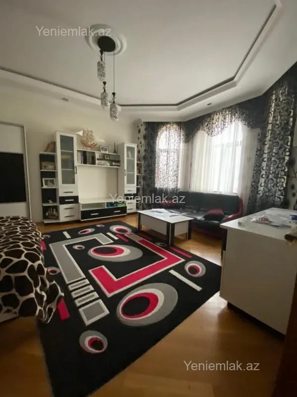 Satılır 6 otaqlı həyət evi 500 m²