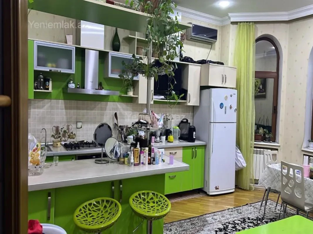Satılır 6 otaqlı həyət evi 500 m²