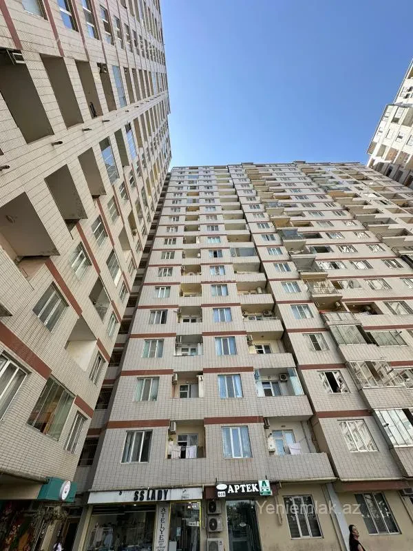 Satılır 3 otaqlı yeni tikili 135 m²