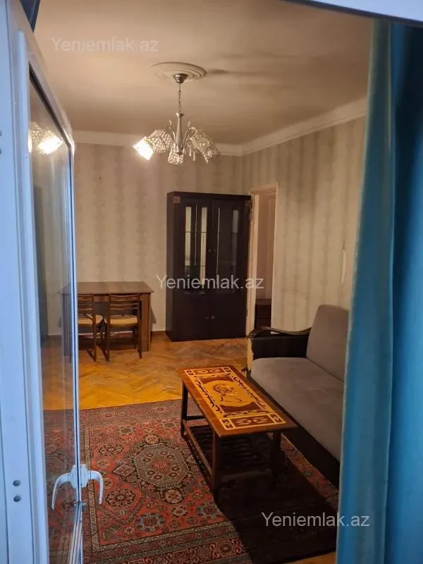 Satılır 2 otaqlı köhnə tikili 65 m²