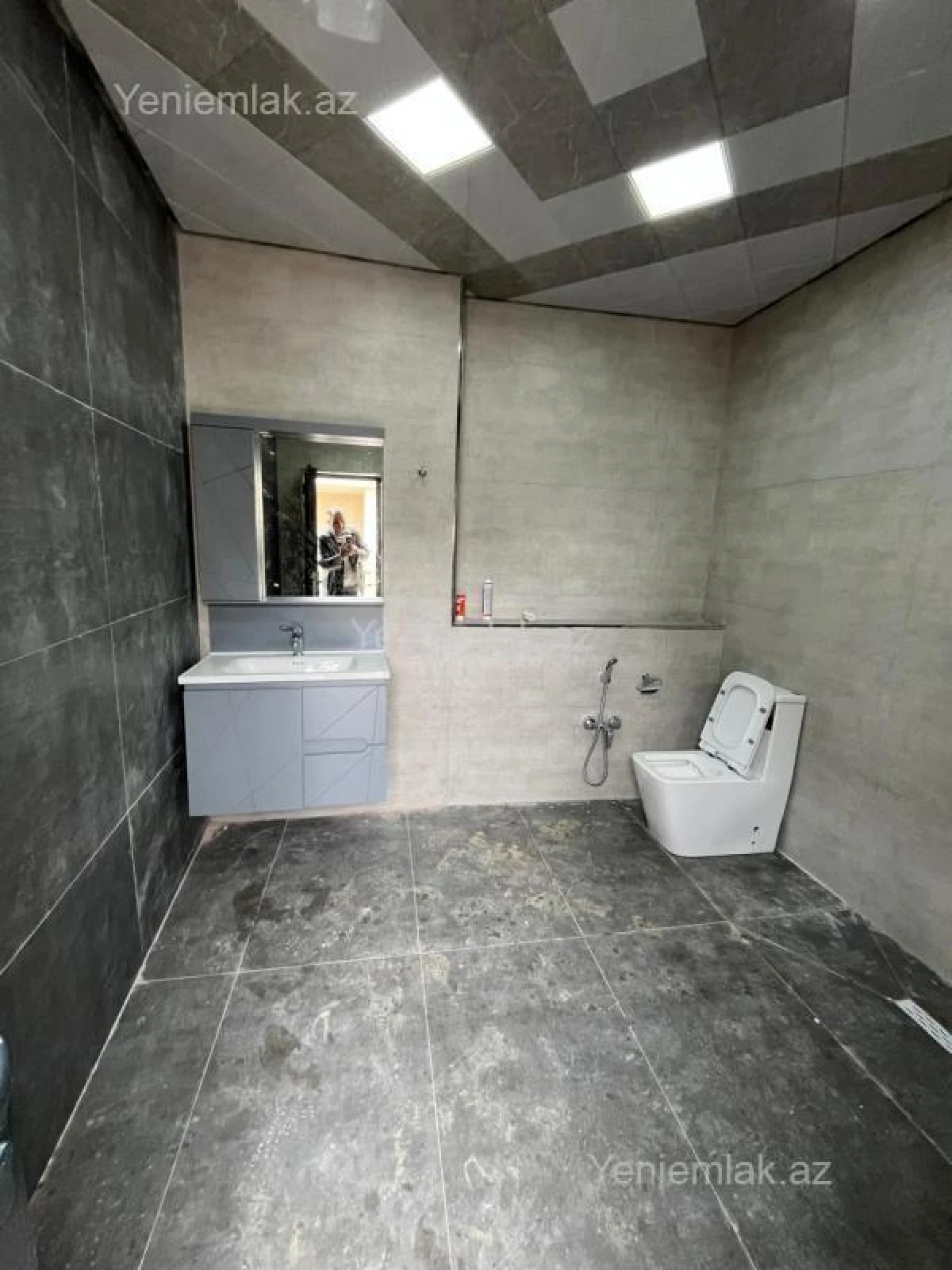 Satılır 6 otaqlı həyət evi 200 m²