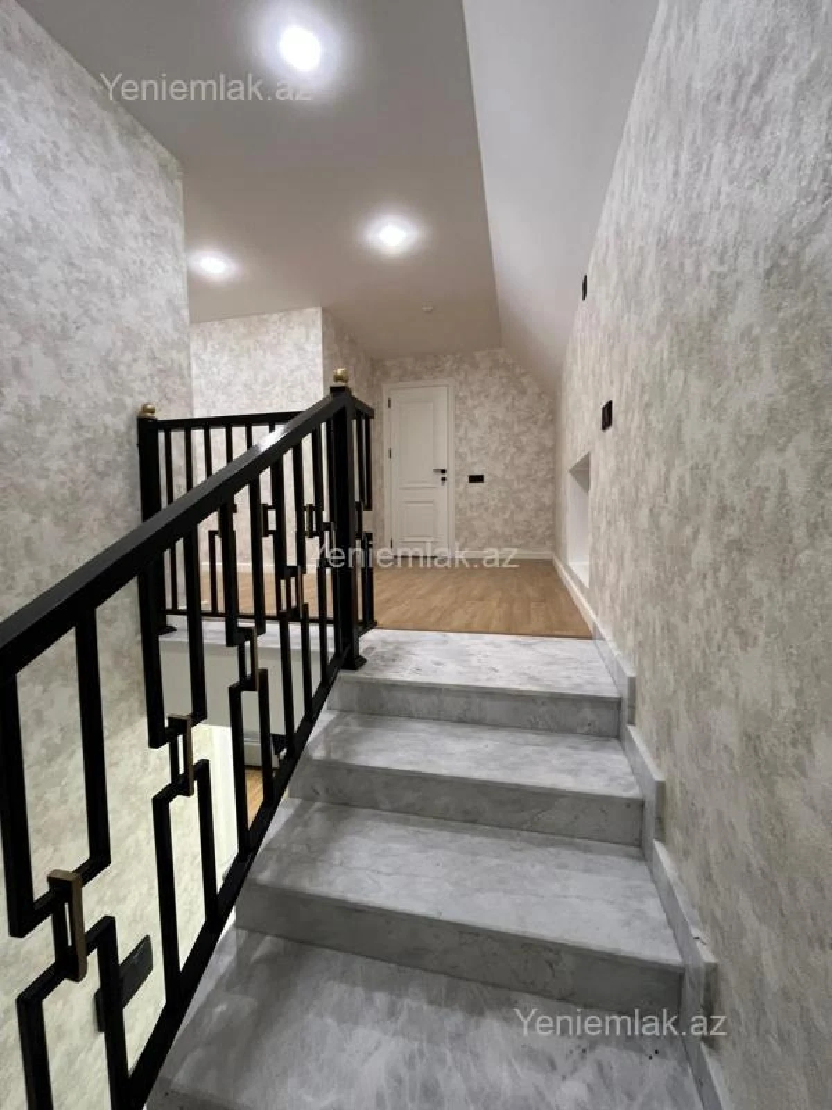 Satılır 6 otaqlı həyət evi 200 m²