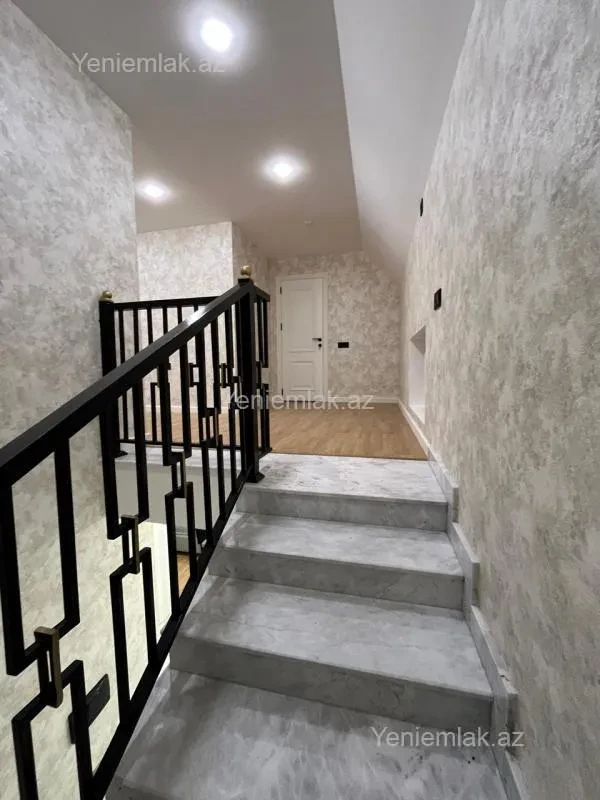 Satılır 6 otaqlı həyət evi 200 m²