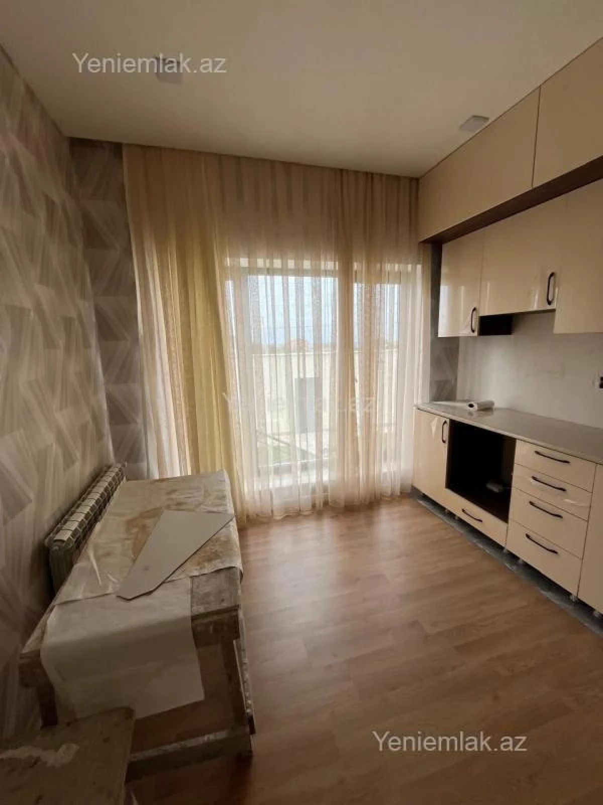 Satılır 6 otaqlı həyət evi 200 m²
