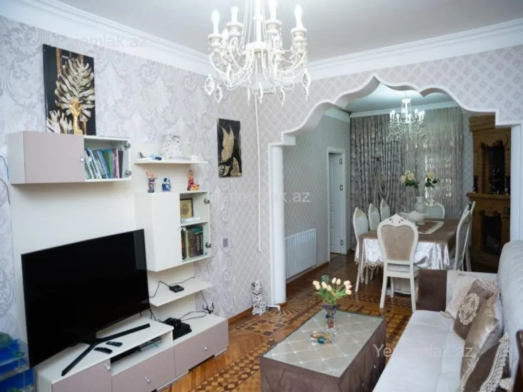 Satılır 5 otaqlı köhnə tikili 125 m²