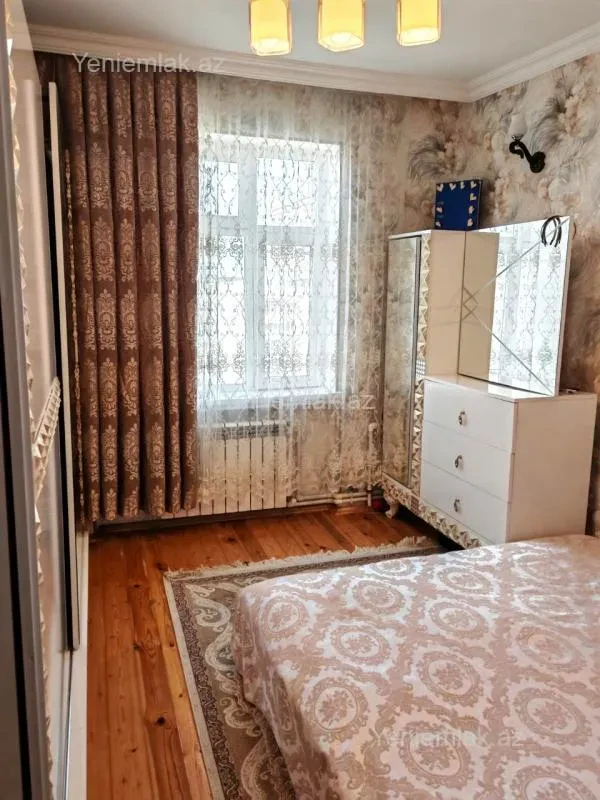 Satılır 2 otaqlı köhnə tikili 55 m²