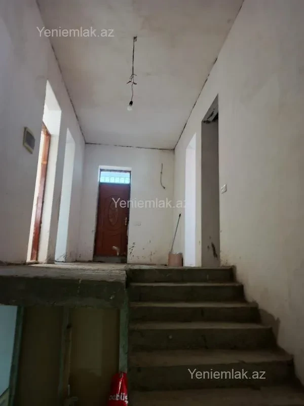 Satılır 6 otaqlı həyət evi 200 m²