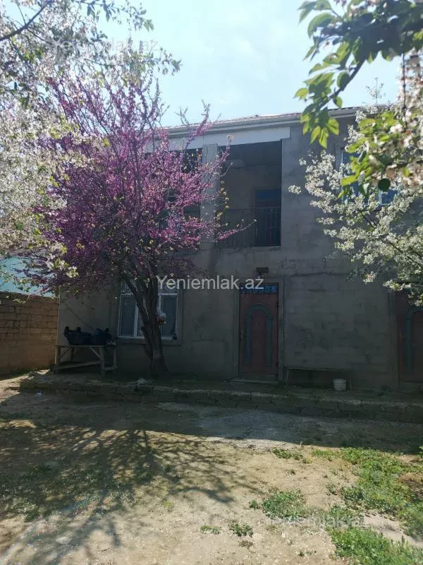 Satılır 6 otaqlı həyət evi 200 m²