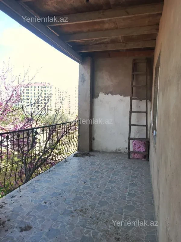 Satılır 6 otaqlı həyət evi 200 m²