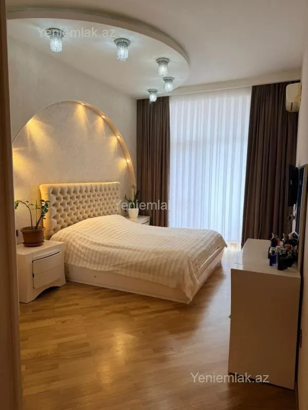 Satılır 4 otaqlı yeni tikili 161 m²
