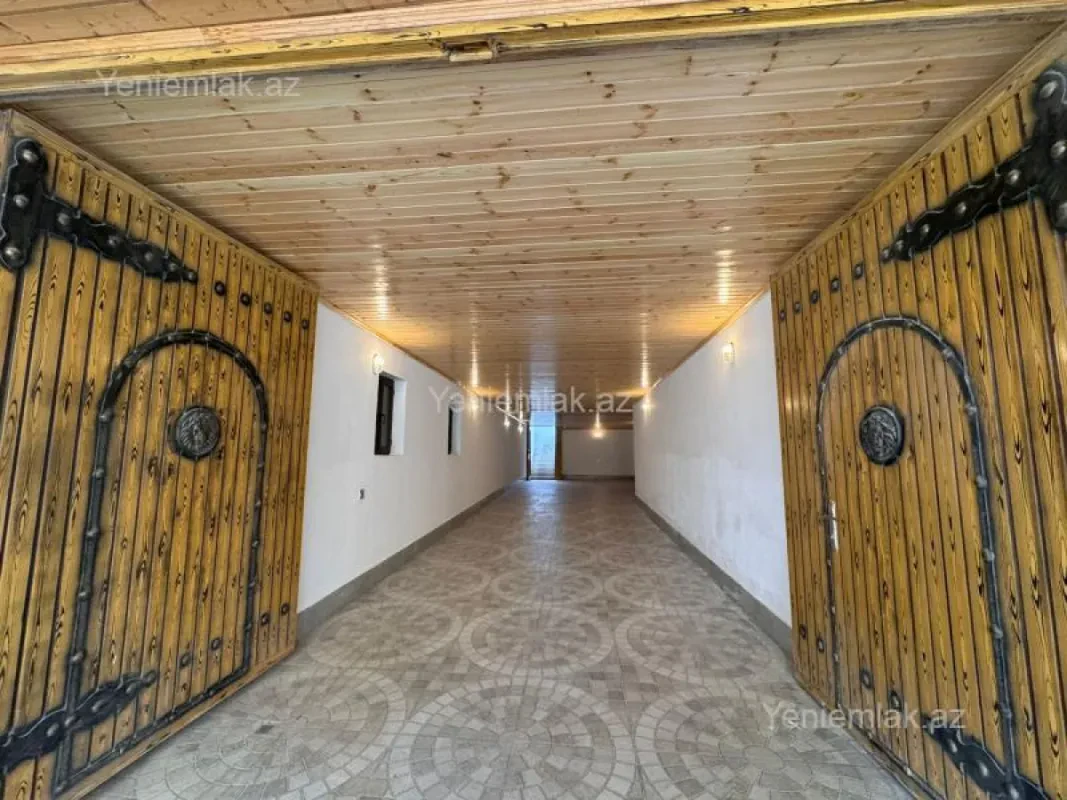Satılır 9 otaqlı həyət evi 550 m²