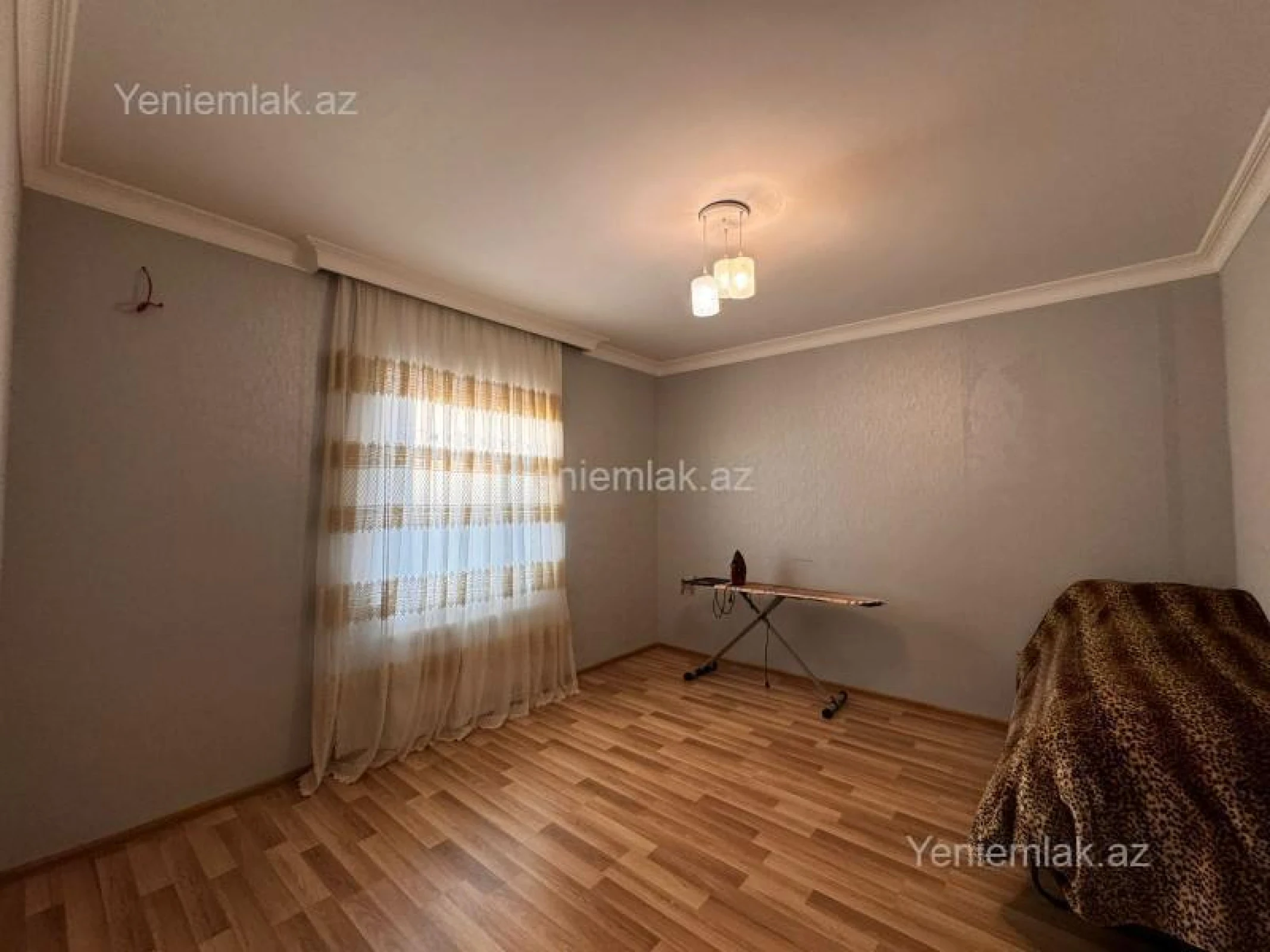 Satılır 9 otaqlı həyət evi 550 m²