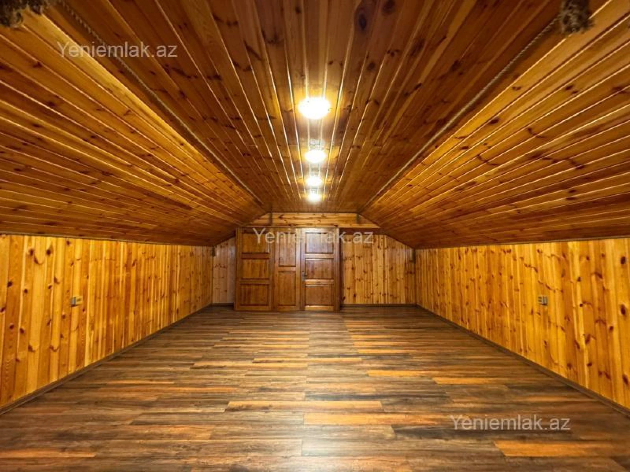 Satılır 9 otaqlı həyət evi 550 m²