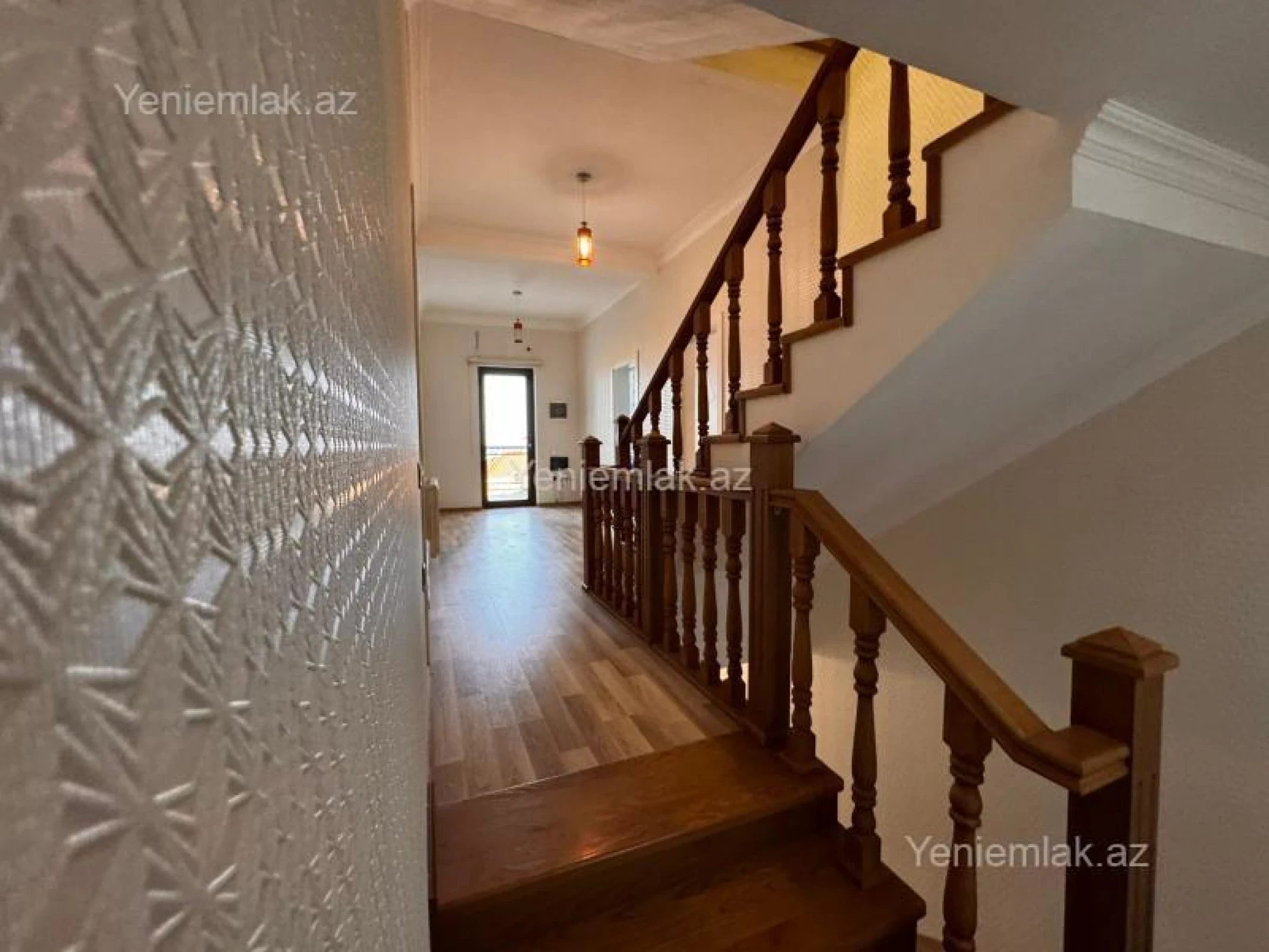Satılır 9 otaqlı həyət evi 550 m²