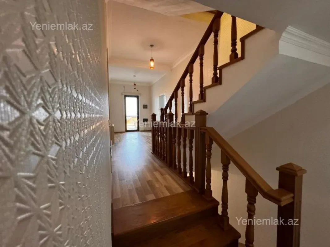 Satılır 9 otaqlı həyət evi 550 m²