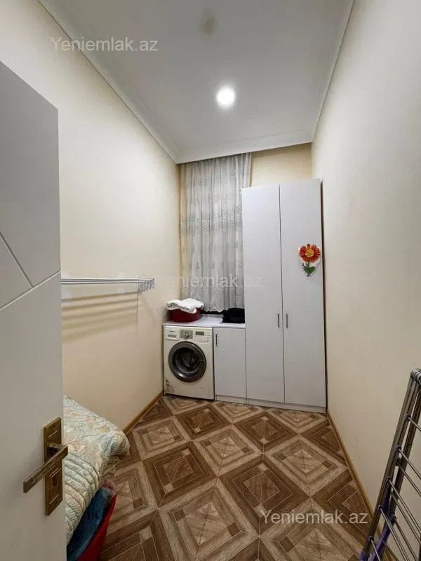 Satılır 9 otaqlı həyət evi 550 m²