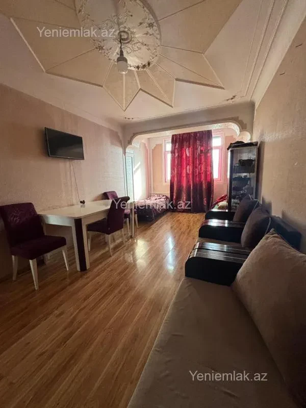 Satılır 3 otaqlı köhnə tikili 75 m²