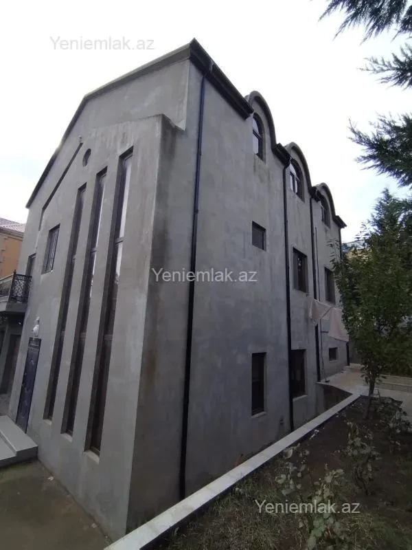 Satılır 9 otaqlı həyət evi 42 m²
