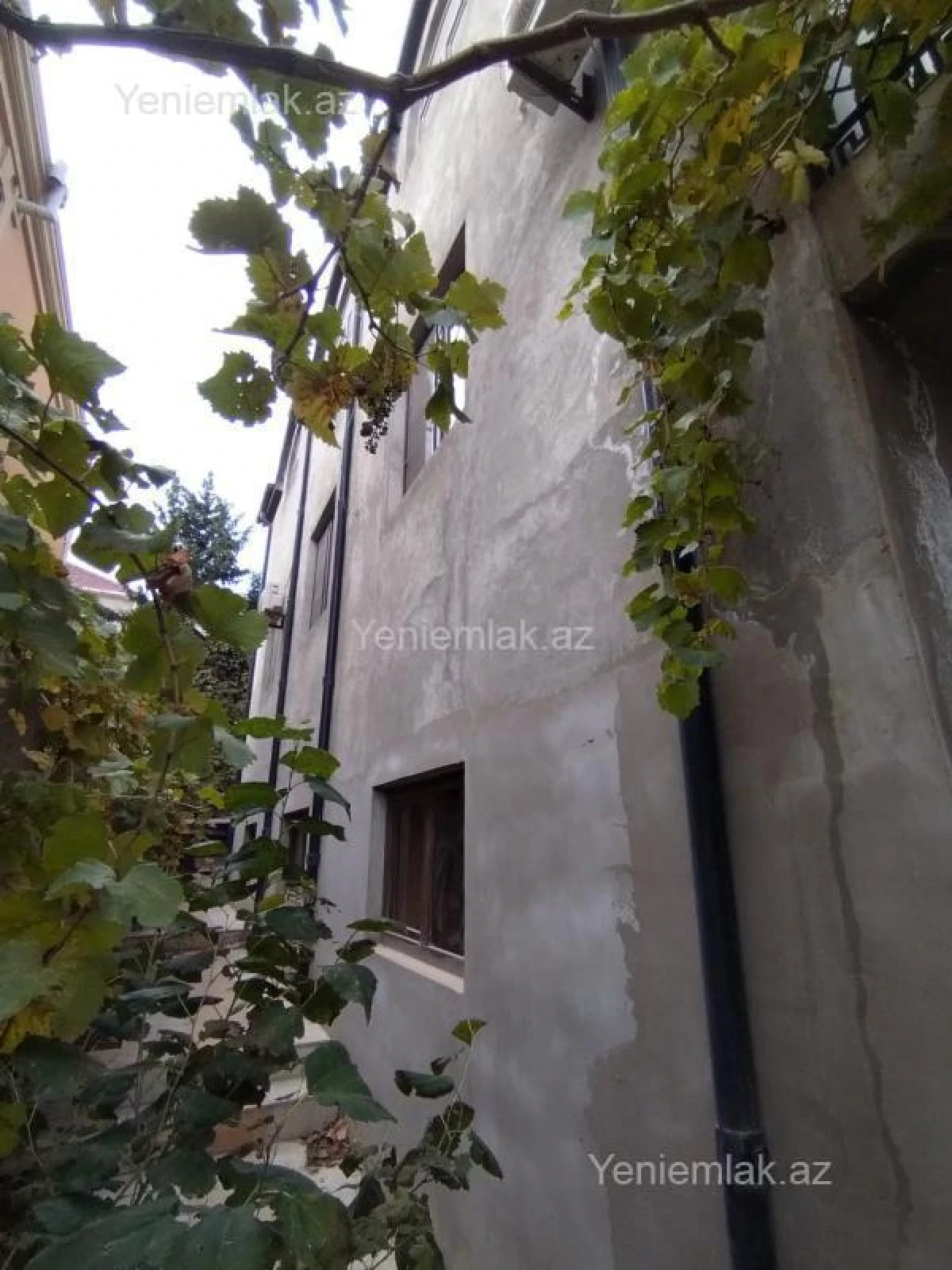 Satılır 9 otaqlı həyət evi 42 m²