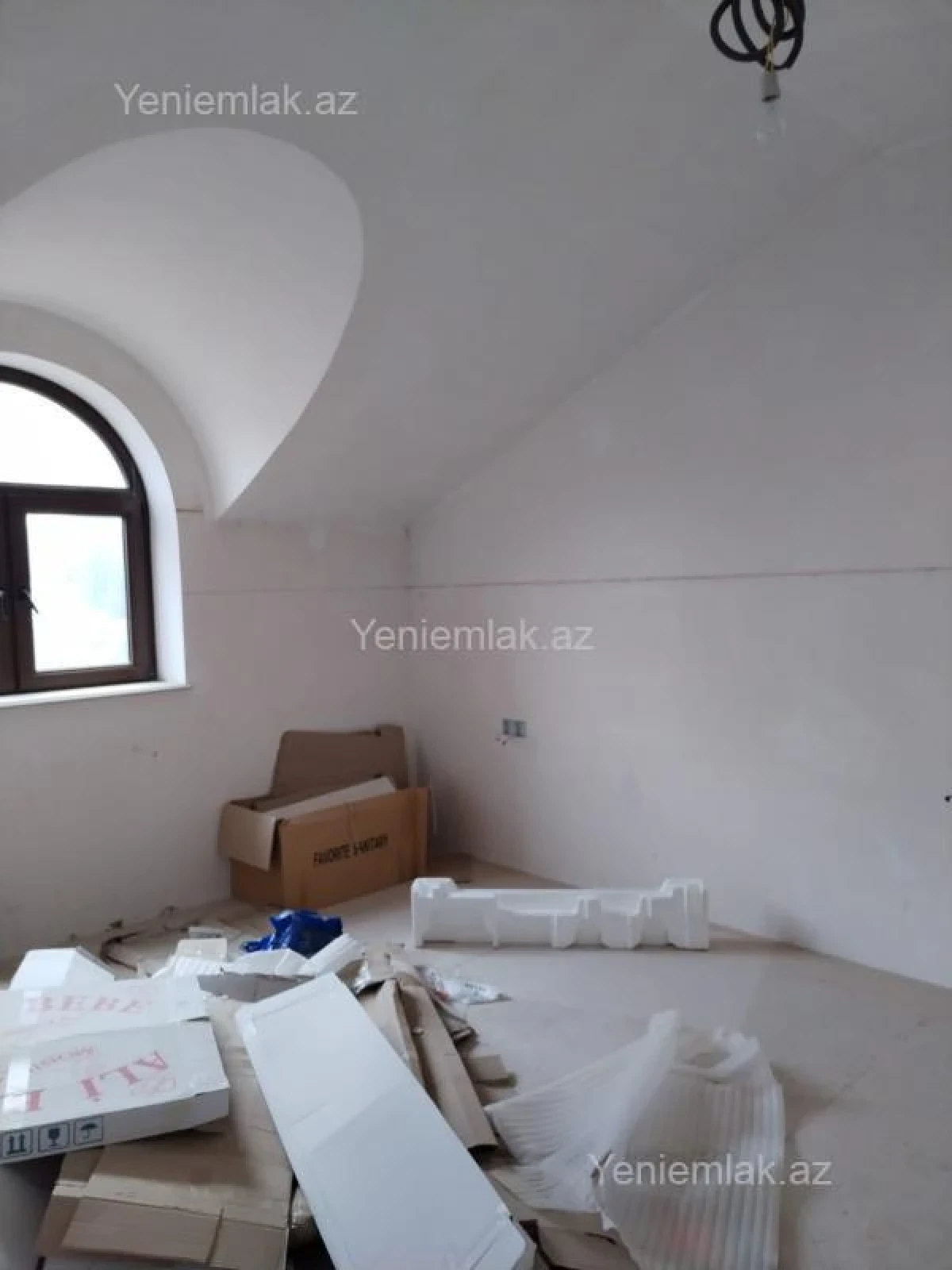 Satılır 9 otaqlı həyət evi 42 m²