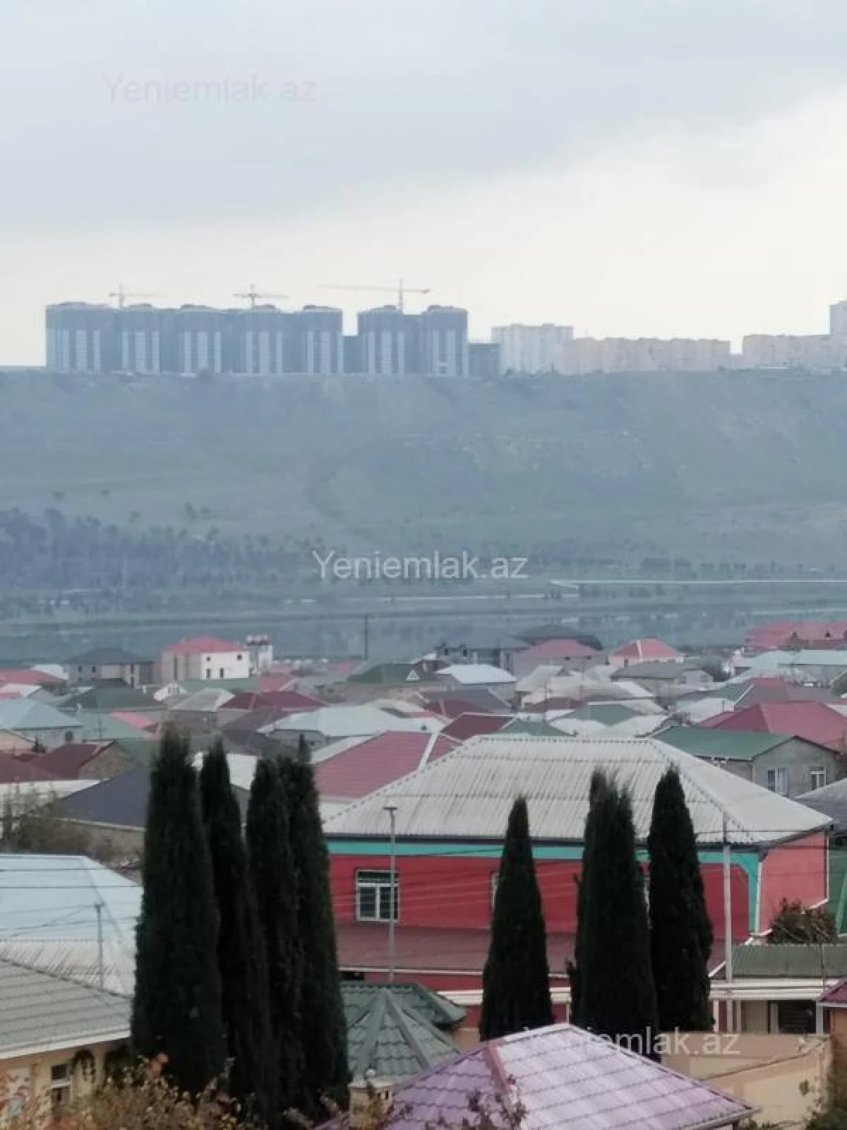 Satılır 9 otaqlı həyət evi 42 m²