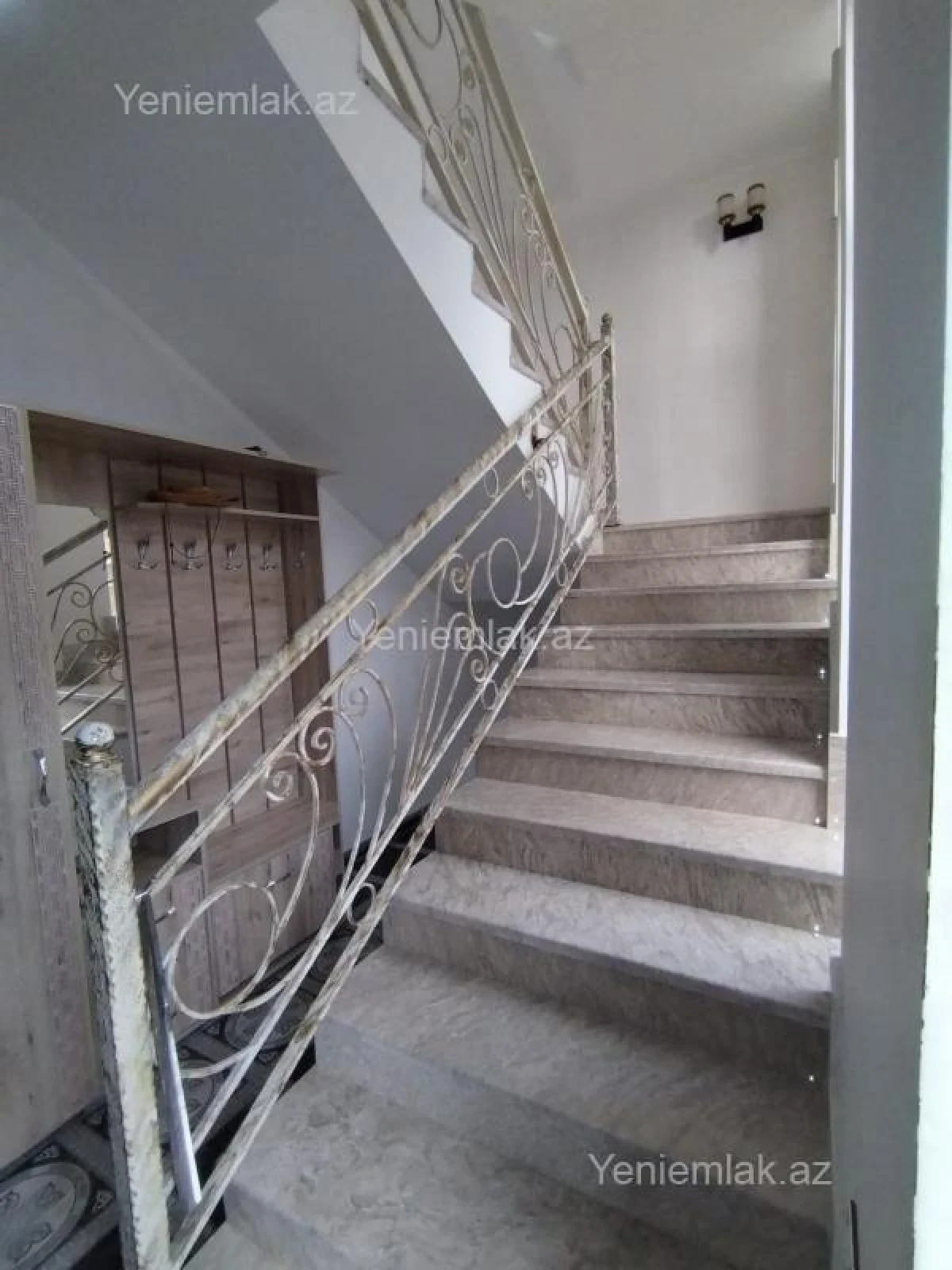 Satılır 9 otaqlı həyət evi 42 m²