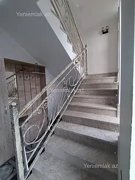 Satılır 9 otaqlı həyət evi 42 m²