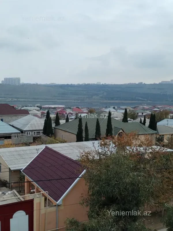 Satılır 9 otaqlı həyət evi 42 m²