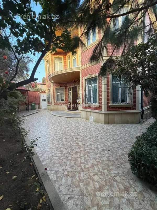 Satılır 4 otaqlı həyət evi 200 m²