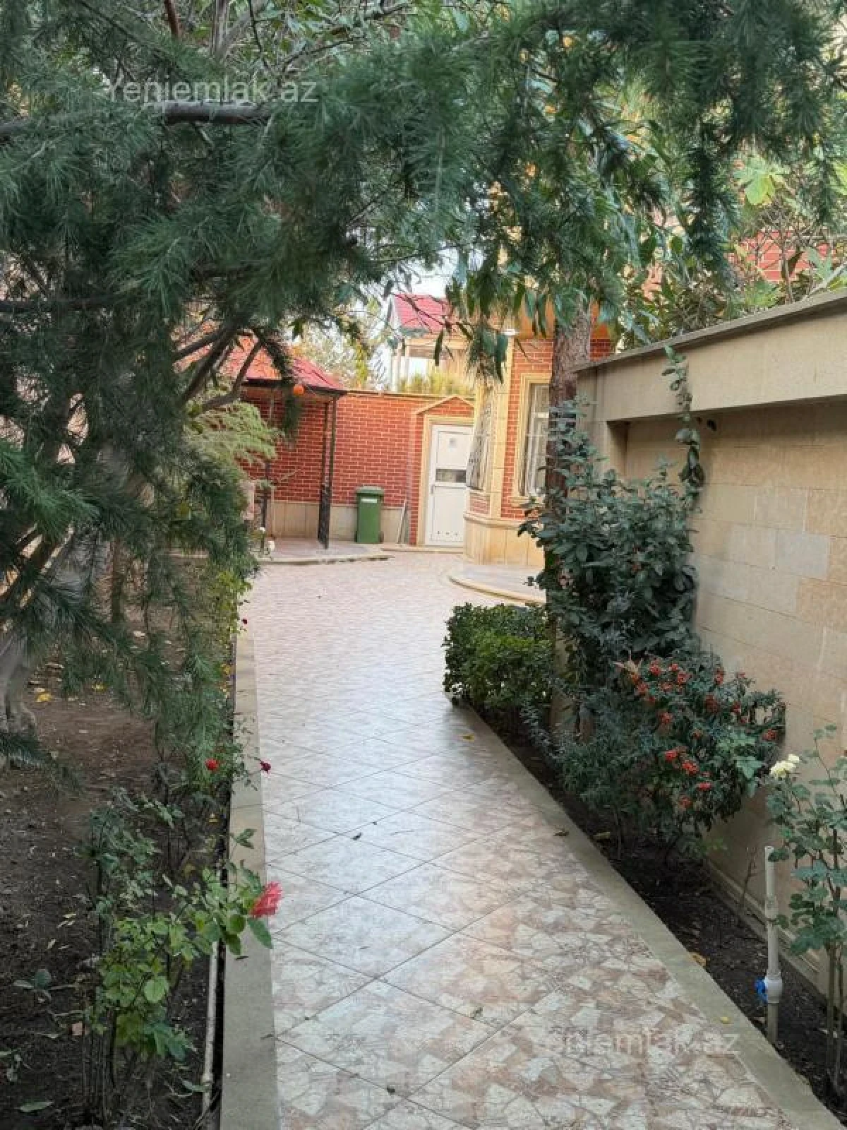 Satılır 4 otaqlı həyət evi 200 m²