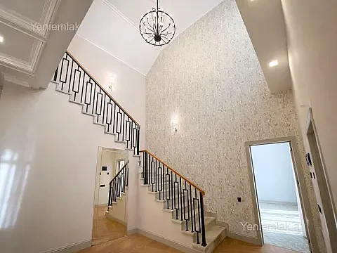 Satılır 5 otaqlı həyət evi 220 m²